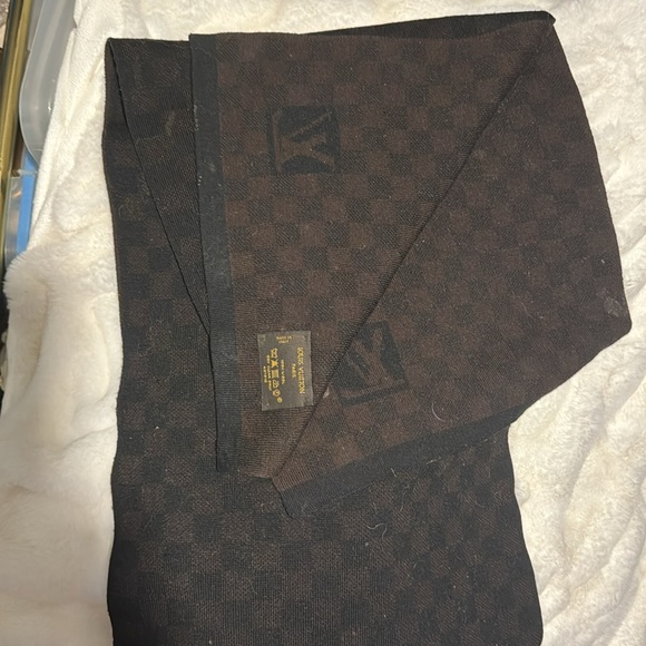 Louis Vuitton Petit Damien Scarf in brown wool - Picture 2 of 2